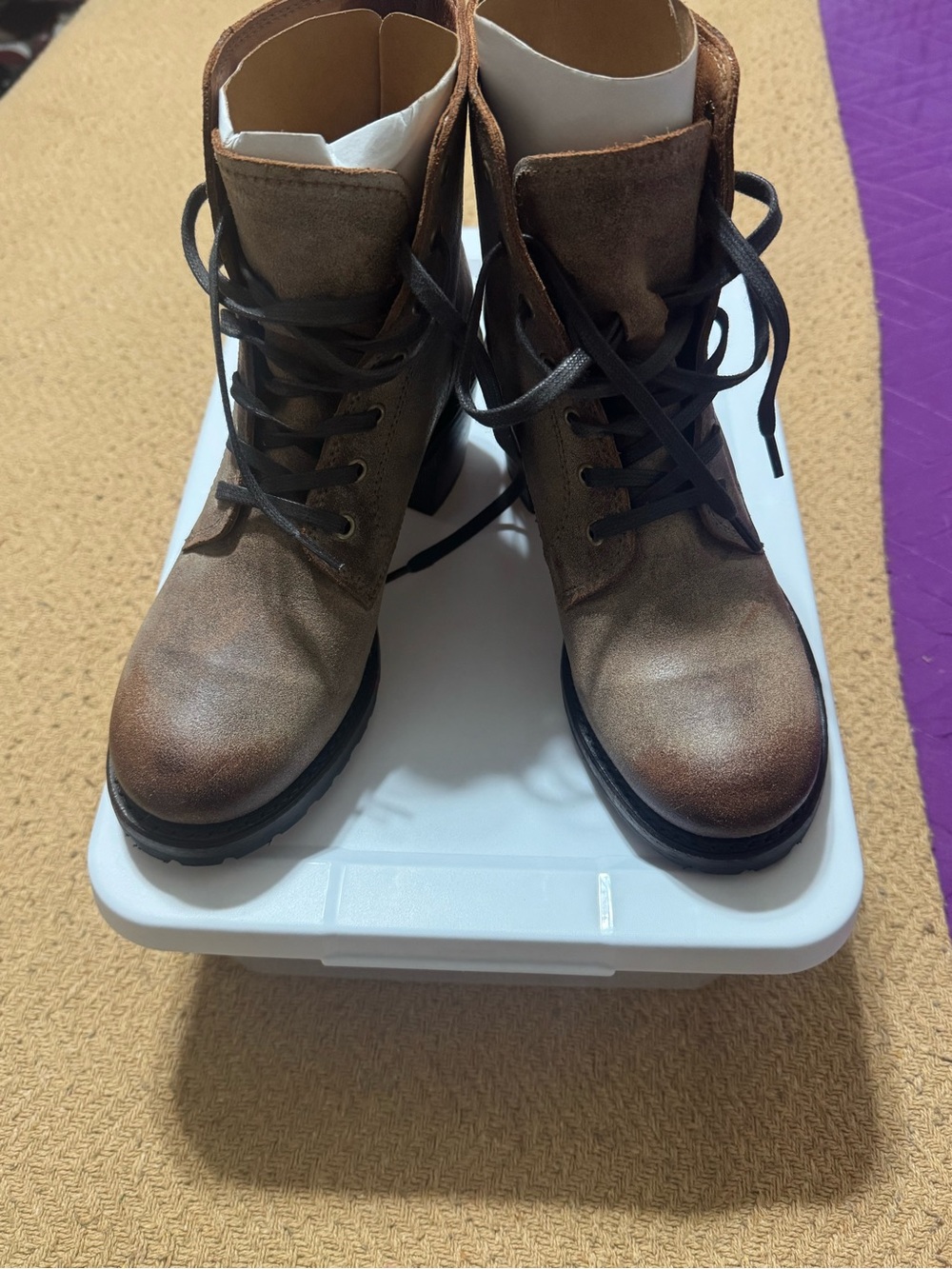 Women's Lace-Up boots in Distressed Brown